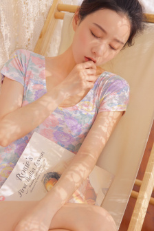 撕开女班长的黑色丝袜